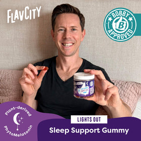 FlavCity Gummies de Mélatonine, vue des gummies dans la main