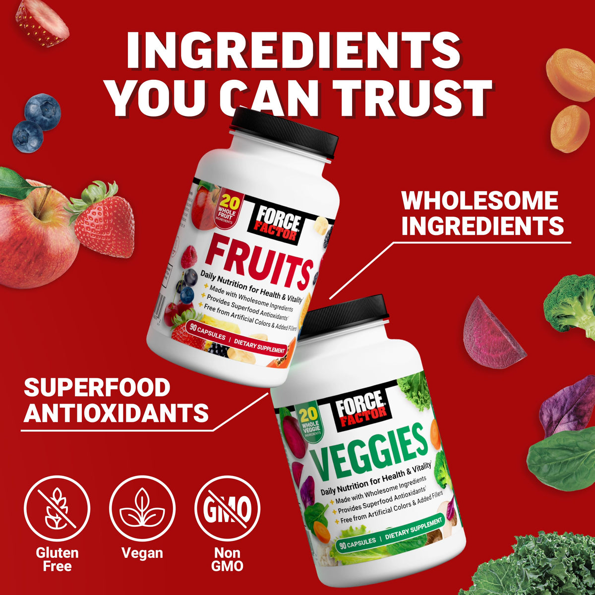 Force Factor Fruits & Veggies 2-Pack sur une table avec un smoothie