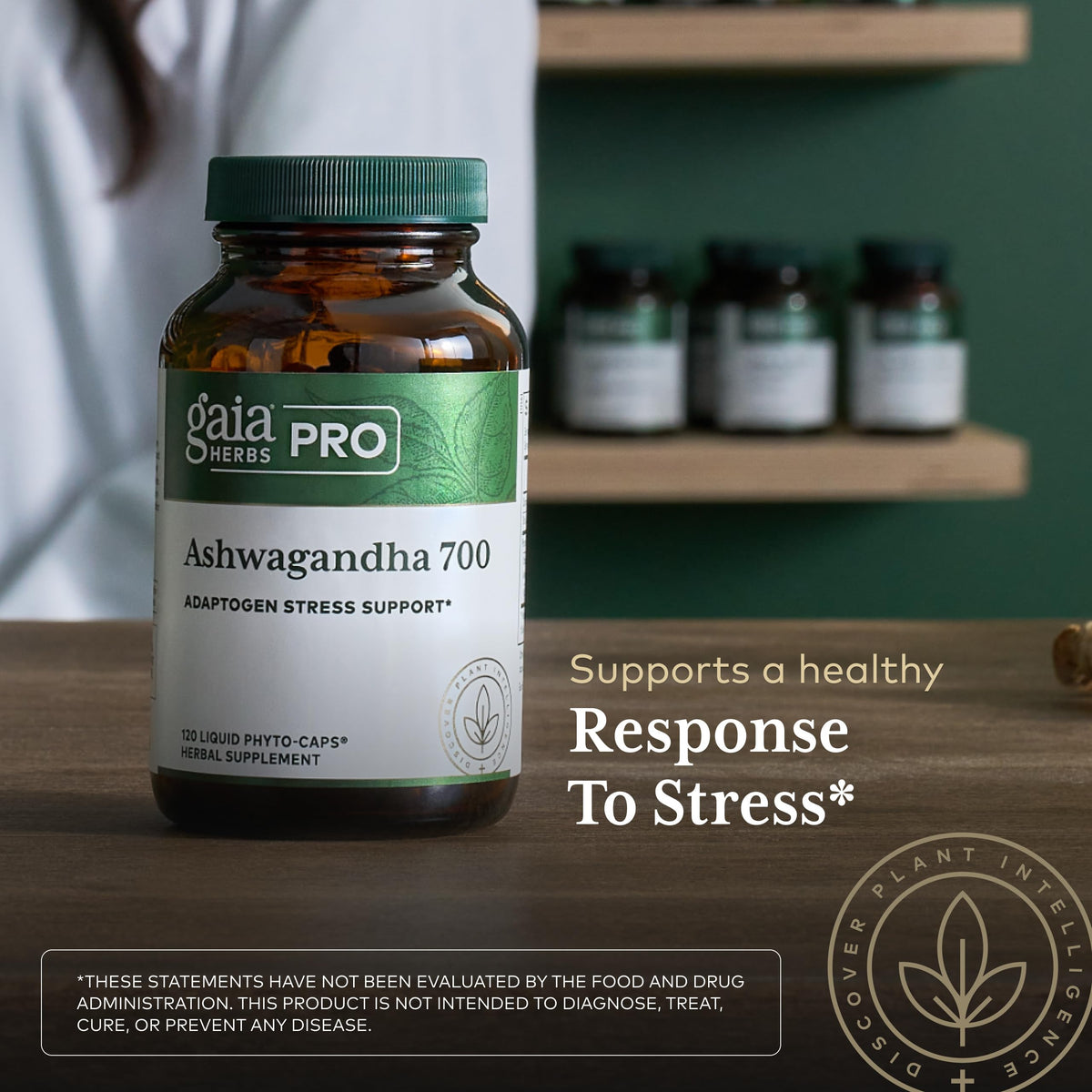 Gaia Herbs PRO Ashwagandha 700mg sur un fond nature