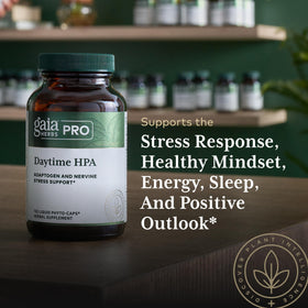 Gaia Herbs Pro Daytime HPA ingrédients naturels sur une table