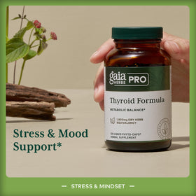 Gaia Herbs PRO Formule Thyroïdienne capsules liquides sur fond blanc