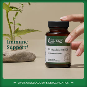 Gaia Herbs PRO Glutathione 500 capsules sur fond blanc