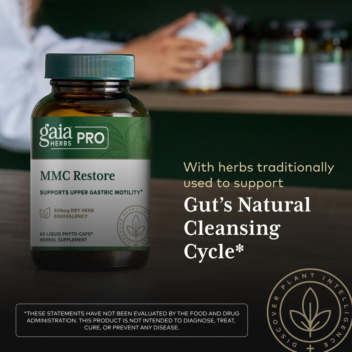 Gaia Herbs PRO MMC Restore sur une table en bois, avec des plantes en arrière-plan