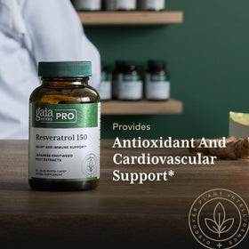 Gaia Herbs Pro Resveratrol 150 capsules liquides avec un verre d'eau