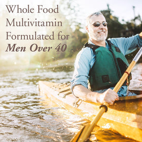 Garden of Life Multivitamine Homme 40+ comprimés sur un fond blanc