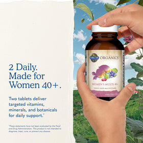 Garden of Life Multivitamines Femme 40+ comprimés sur une table