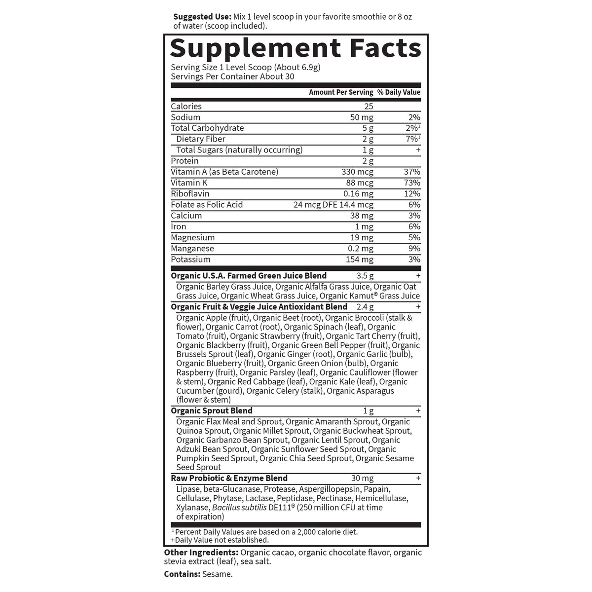 Garden of Life Poudre de Super-aliment Bio Chocolat 340g sur une table avec des fruits