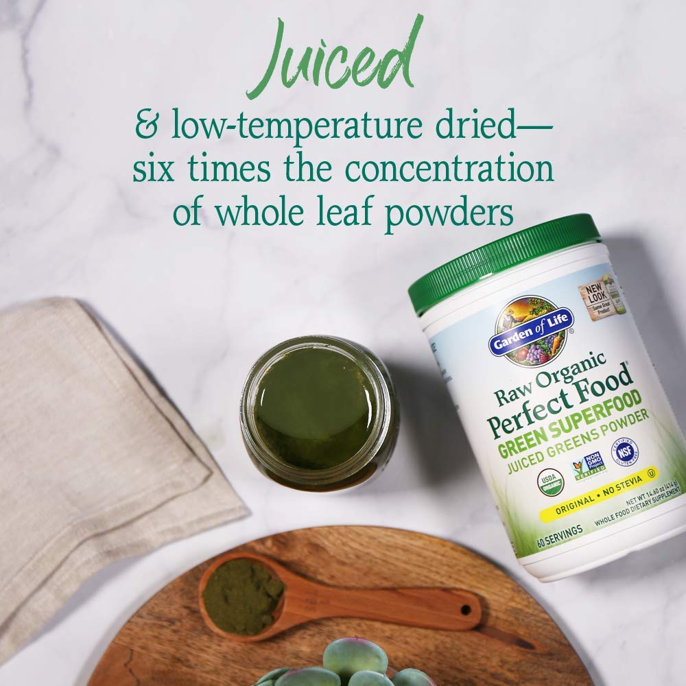 Garden of Life Poudre Juiced Greens 499g mélangée dans un smoothie