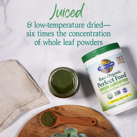 Garden of Life Poudre Juiced Greens 499g mélangée dans un smoothie