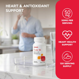 Gélule GNC CoQ-10 50mg sur fond clair
