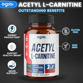 Gélules d'Acetyl L-Carnitine à côté d'un verre d'eau