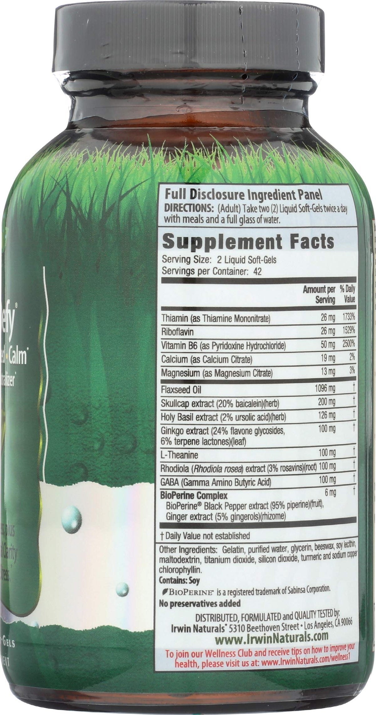 Gélules d'Irwin Naturals Stress-Defy dans une cuillère