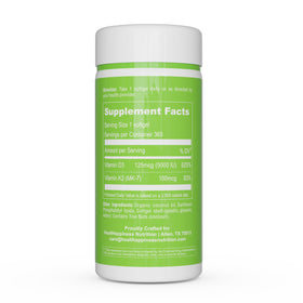 Gélules d'UpNourish Liposomal D3 K2 MK-7 dans une main