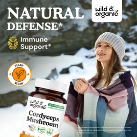 Gélules de Cordyceps Wild & Organic sur une surface en bois
