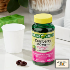 Gélules de Cranberry 500mg avec Vitamine C 200mg dans un organiseur de comprimés