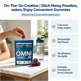 Gélules de créatine omni gummies à côté d'une bouteille d'eau