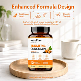 Gélules de Curcuma Bio ONAISE en gros plan sur une main