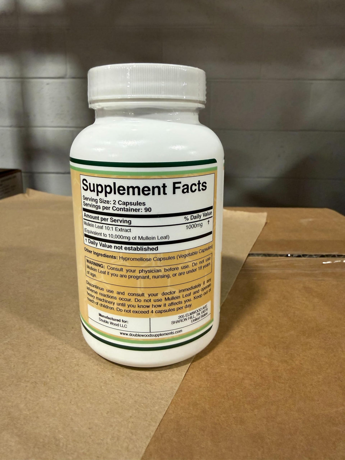 Gélules de Mullein Leaf de Double Wood, 1000mg, ouvertes pour montrer le contenu