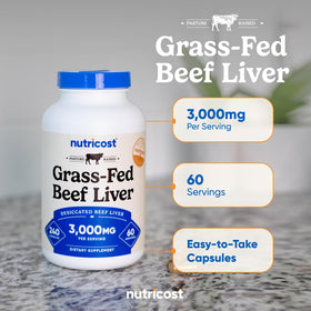 Gélules de Nutricost Foie de Boeuf déshydraté dans une main