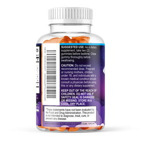 Gélules de sommeil Nature's Gummies en train d'être prises avec un verre