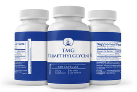 Gélules de TMG Triméthylglycine avec étiquette visible, sur fond neutre