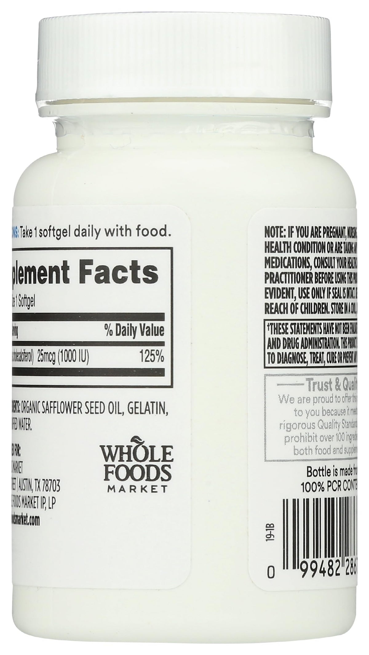 Gélules de vitamine D3 1000 IU de 365 by Whole Foods Market sur fond blanc