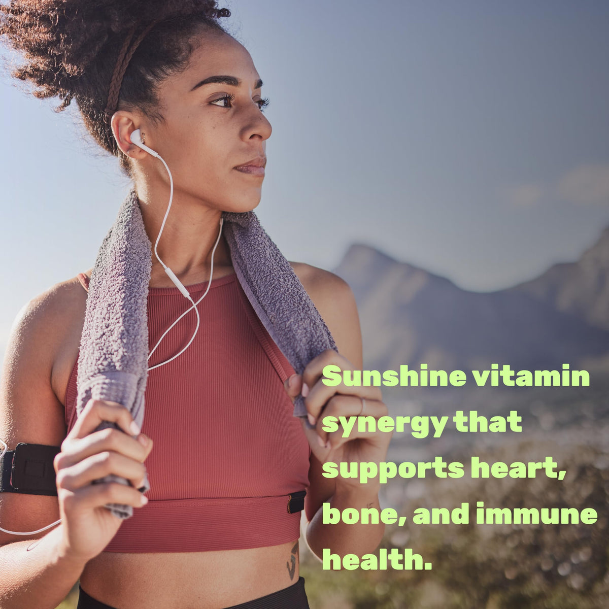 Gélules de Vitamine D3 et K2 sur un fond blanc