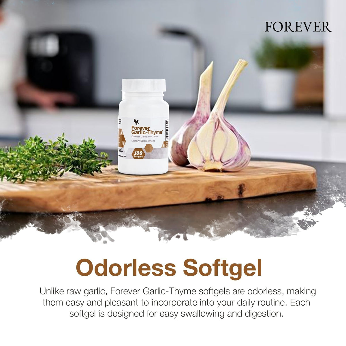 Gélules Forever Garlic-Thyme dans une main