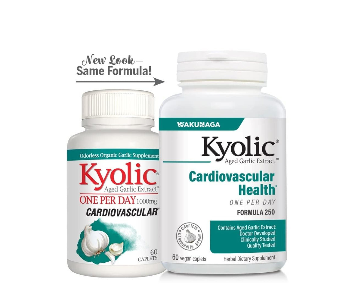 Gélules Kyolic Aged Garlic Extract en main, mise en scène