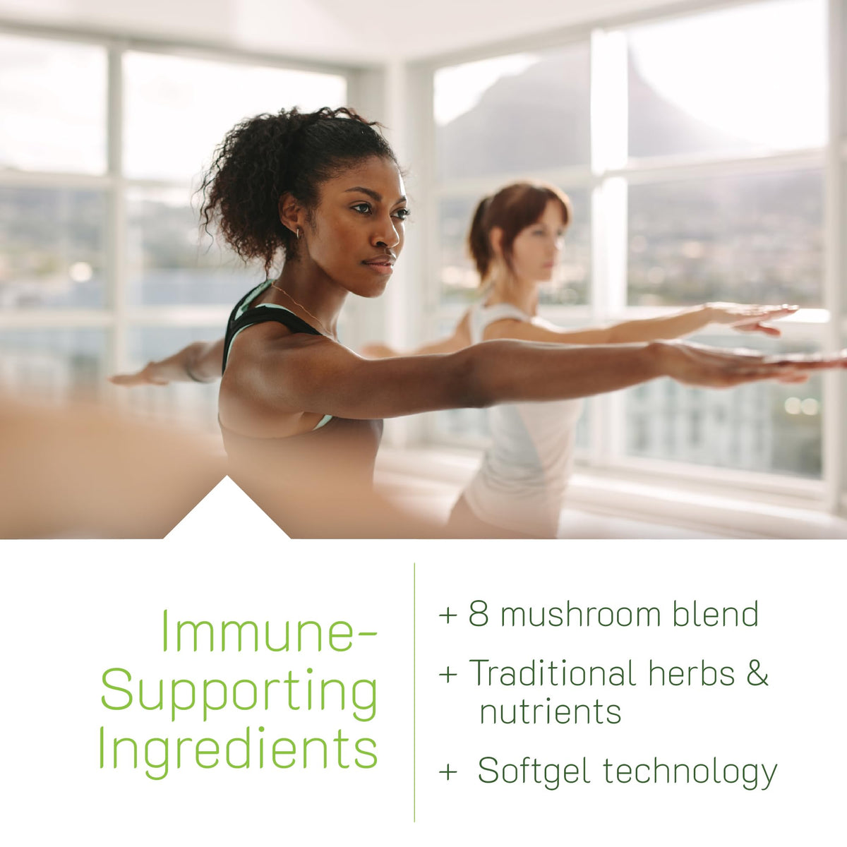 Gélules liquides d'Irwin Naturals Pure Defense Champignon-8 dans une main