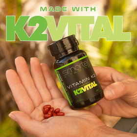 Gélules liquides SmarterVitamins K2 MK7 sur fond blanc
