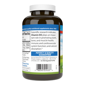 Gélules molles de Carlson Vitamine D3 4000 IU sur fond blanc