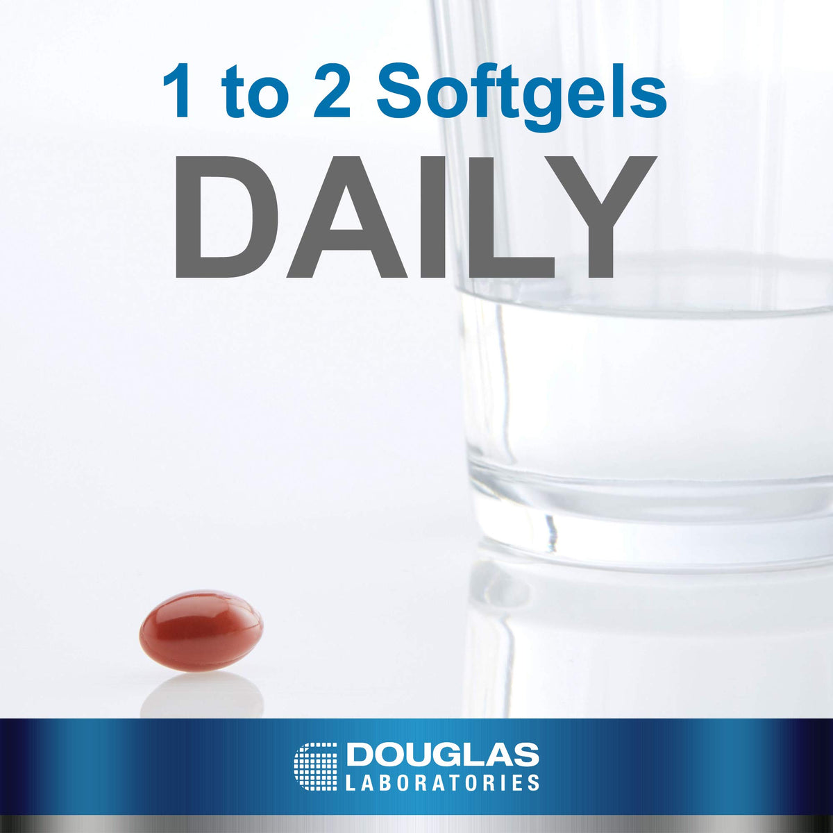Gélules molles de Coenzyme Q10 sur une surface blanche