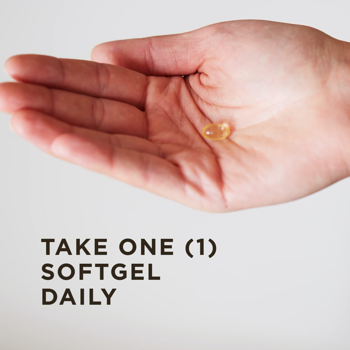 Gélules molles de Solgar Vitamine D3 10 mcg sur une table