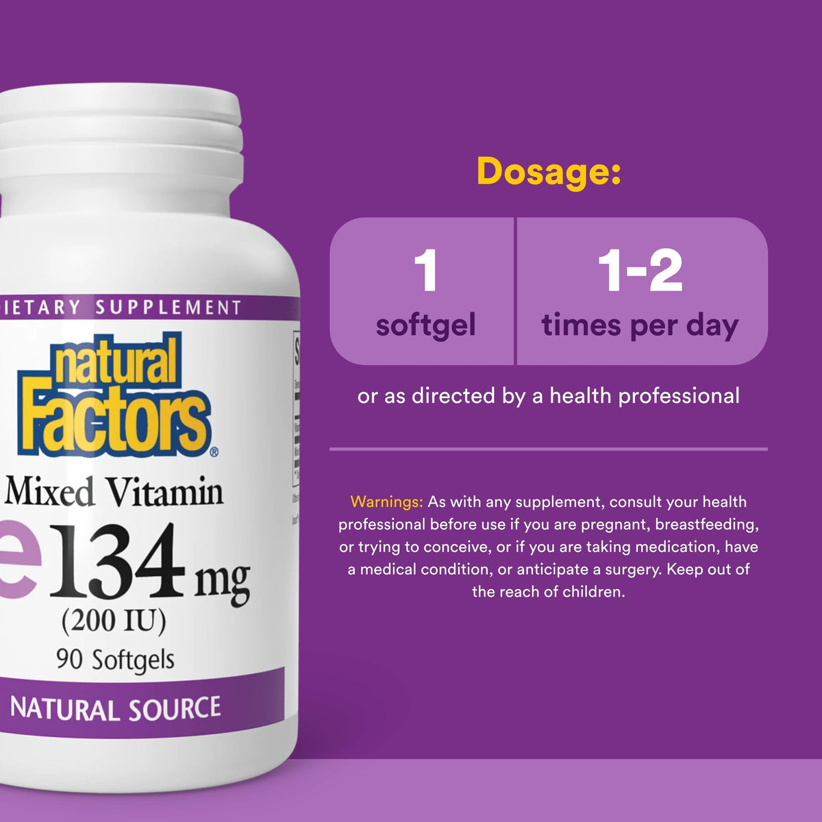 Gélules molles de Vitamine E 134 mg sur une surface blanche