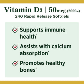 Gélules molles Nature's Bounty Vitamine D3 sur une surface blanche