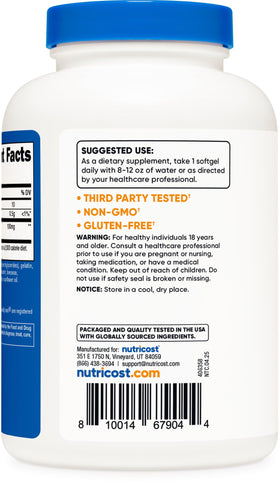 Gélules Nutricost Ubiquinol 100mg sur une surface blanche