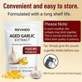 Gélules odorless Revmed Aged Garlic Extract dans une main