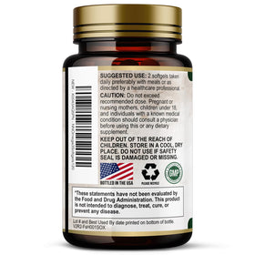 Gélules Omega 3 Nature's Nutrition dans une main