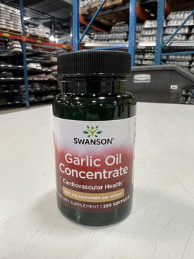 Gélules softgels de Swanson Huile d'Ail sur fond blanc