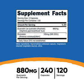 Gélules végétariennes Nutricost Quercetine 880mg sur fond blanc