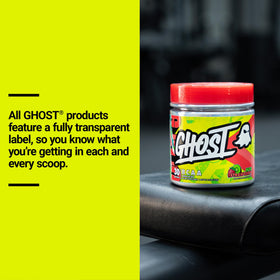 GHOST BCAA Kiwi Fraise sur une table avec fruits