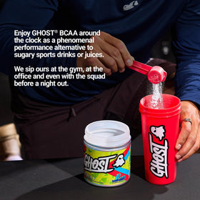 GHOST BCAA Poudre Saveur Framboise Bleue dans un shaker