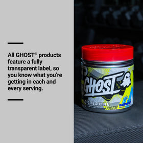 GHOST Creatine Monohydrate Poudre goût framboise bleue sur une table