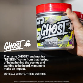 GHOST Creatine sur une table avec d'autres compléments