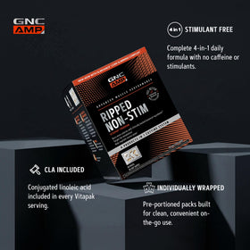 GNC AMP Ripped Vitapak sur une table avec des accessoires de fitness