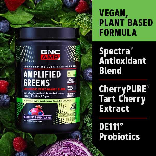 GNC Amplified Greens Blend 320g, mesure de la poudre dans une cuillère