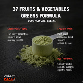 GNC Amplified Greens Blend Pomme Grenade et Myrtille 381g en préparation