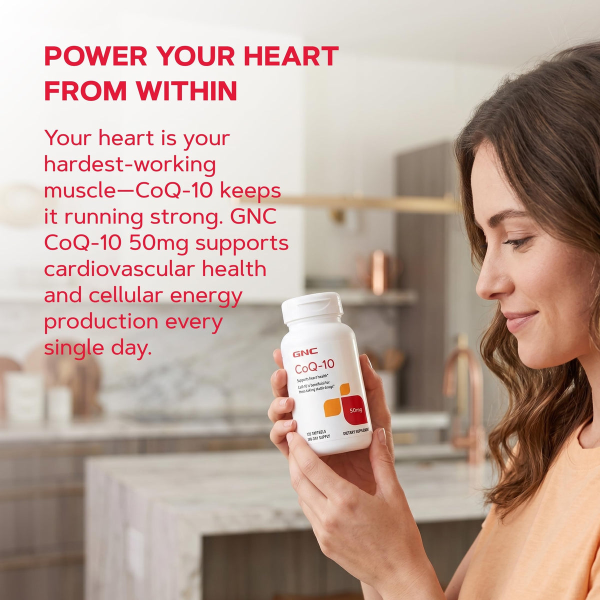 GNC CoQ-10 50mg gélules sur une surface blanche