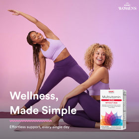 GNC Multivitamine Active Femme comprimés dans une main